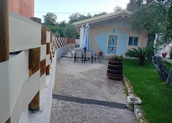 Chrysanthi's House Gardeládes